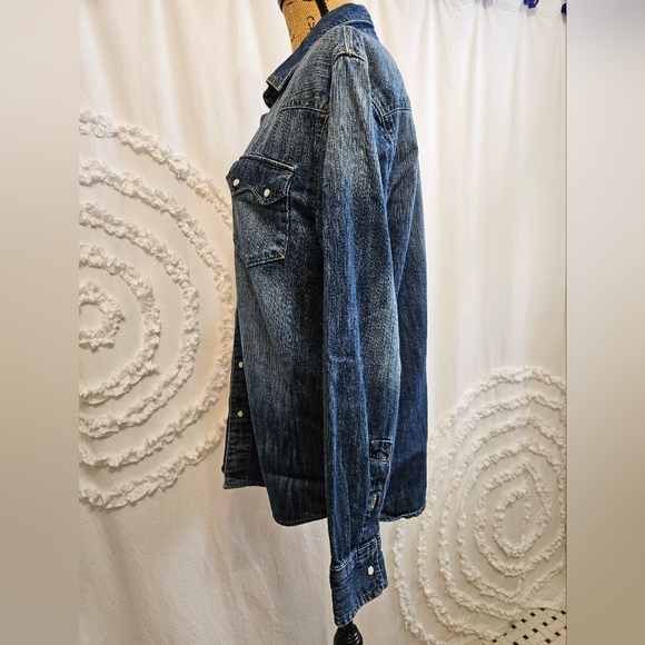 Men’s Levi Button-down Denim Shirt - Picture 15 of 16